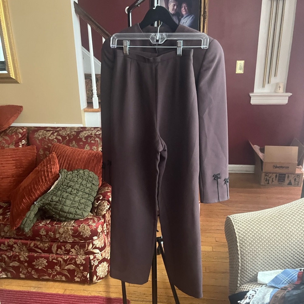 Elegant Brown Suit Set - Picture 5 of 7